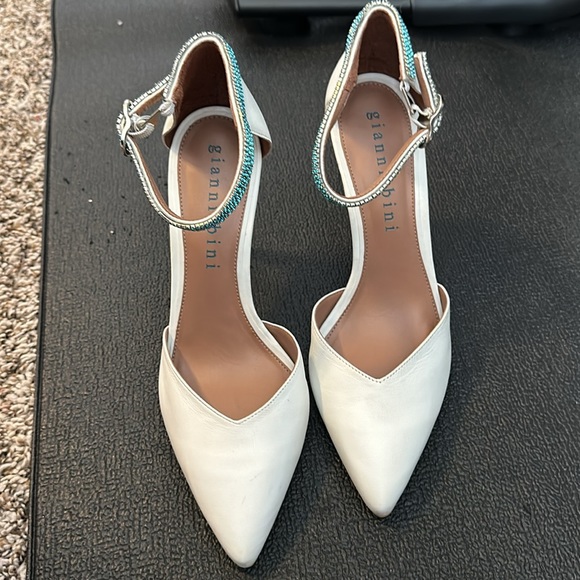 Gianni Bini size 10 white heels - Picture 6 of 9